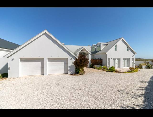 4 BEDROOM FREEHOLD FOR SALE IN GROTTO BAY